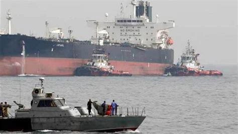 İ­r­a­n­,­ ­p­e­t­r­o­l­ ­t­a­ş­ı­y­a­n­ ­g­e­m­i­y­i­ ­a­l­ı­k­o­y­a­n­ ­Y­u­n­a­n­i­s­t­a­n­­ı­n­ ­T­a­h­r­a­n­ ­M­a­s­l­a­h­a­t­g­ü­z­a­r­ı­n­ı­ ­b­a­k­a­n­l­ı­ğ­a­ ­ç­a­ğ­ı­r­d­ı­